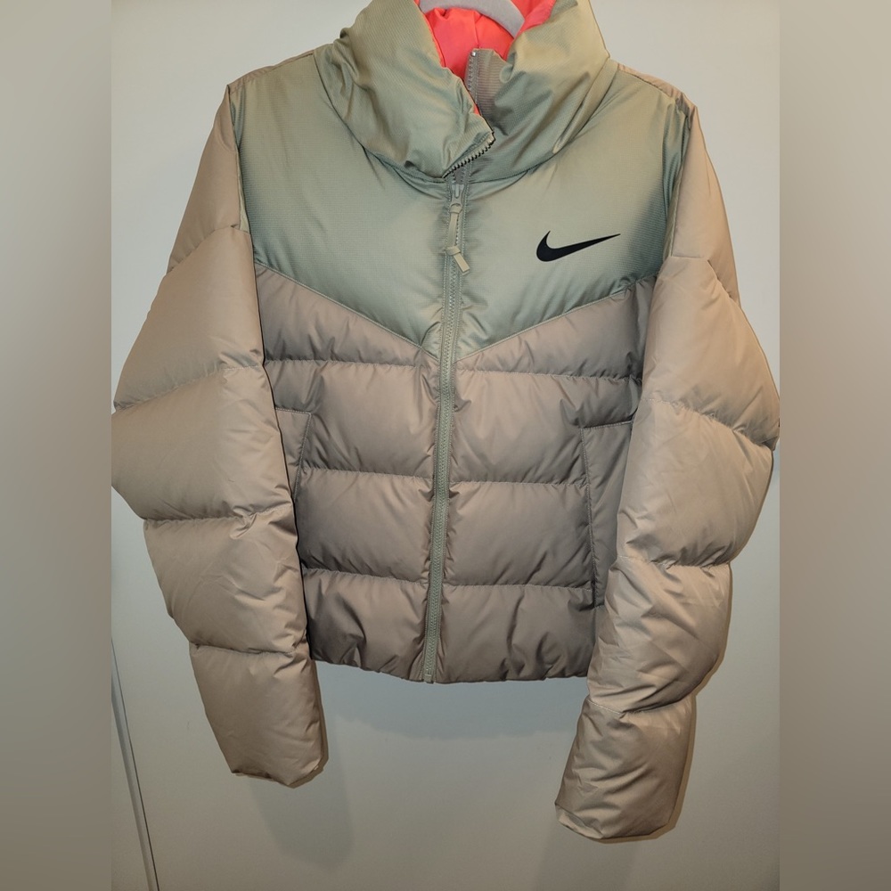 New Nike Women's Puffer Jacket - Multi-colored (Tan/Fusia Orange)